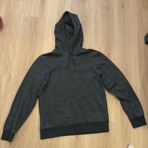 Old navy charcoal gray sweatshirt. 

NWOT Excellent condition

Men’s - Size M